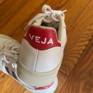 NWOB VEJA sneakers leather